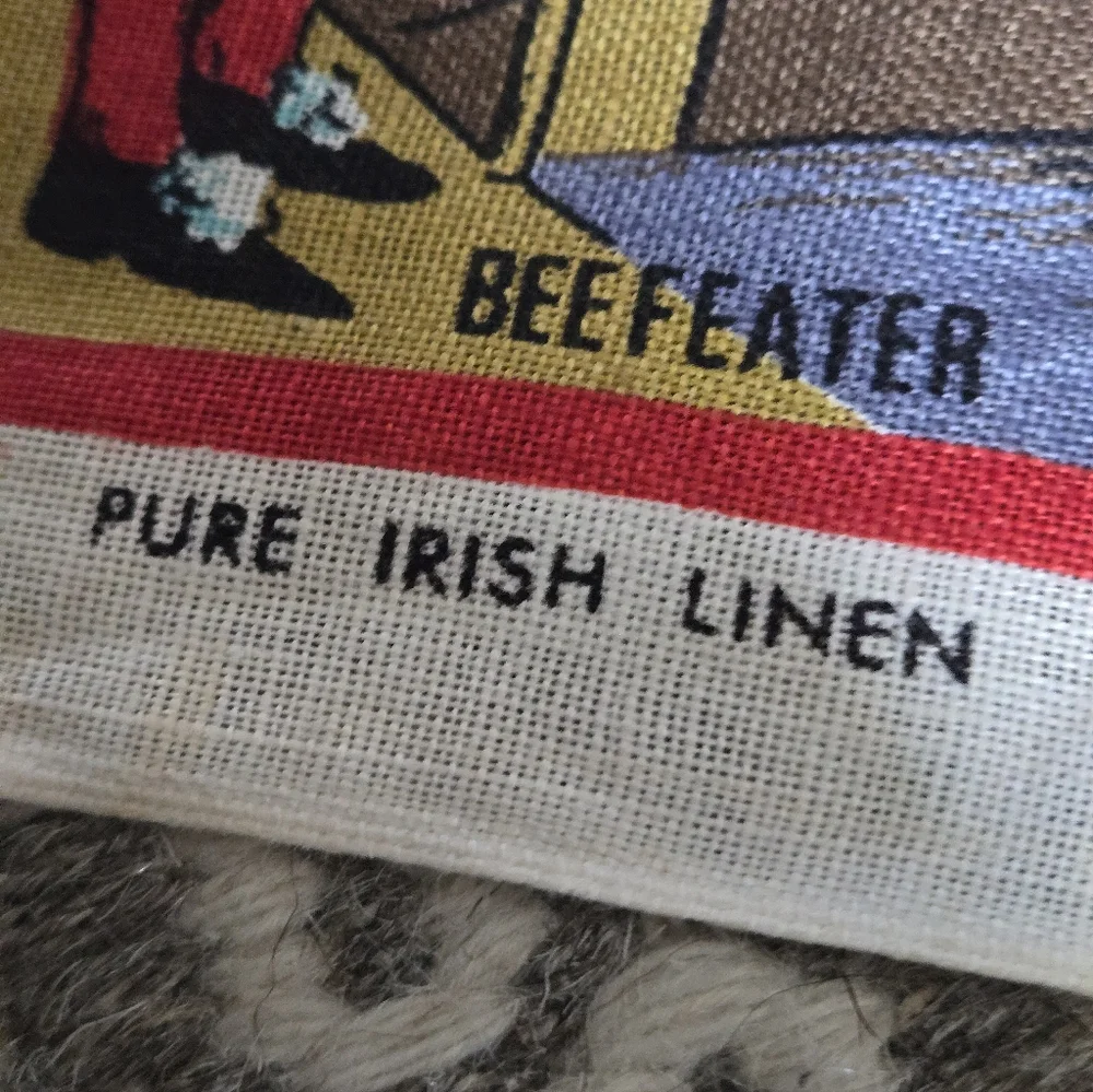 Vintage London England UK Tea Towel Souvenir Wall Hanging Made of Irish Linen